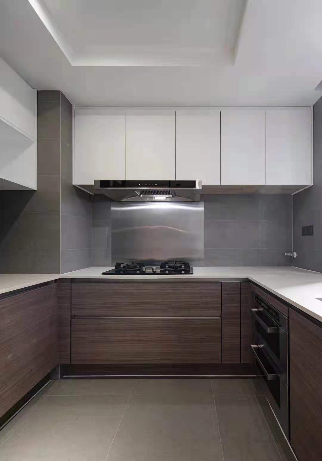 自然舒適的木飾面, 溫柔色調(diào)的軟裝，讓整個空間更具治愈感和親和力，加上生活的煙火氣，安靜而溫馨，平淡而簡單。 (8).jpg